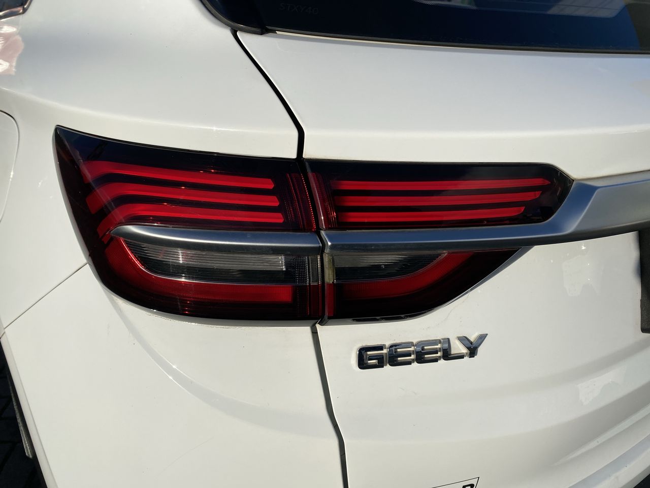 Geely Coolray — foto 13 de 29