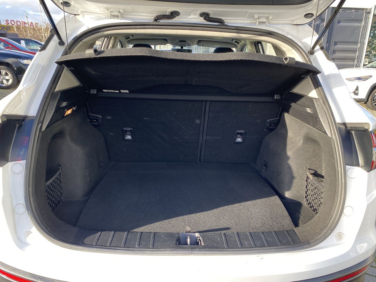 Geely Coolray — foto 14 de 29