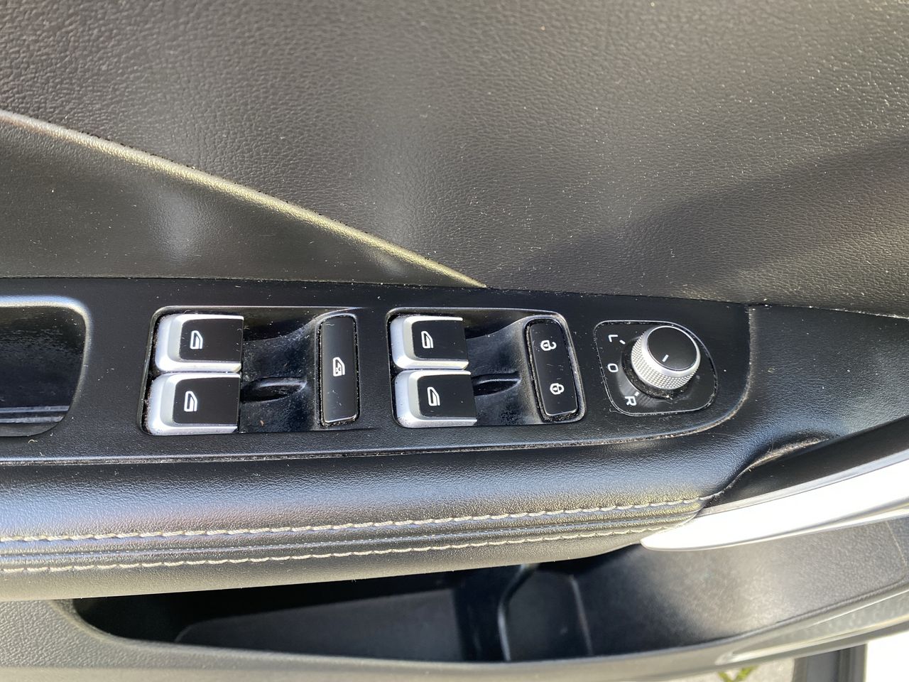 Geely Coolray — foto 15 de 29
