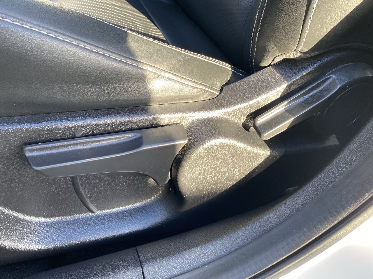Geely Coolray — foto 16 de 29
