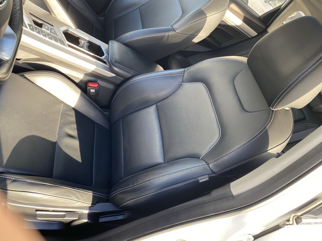 Geely Coolray — foto 17 de 29