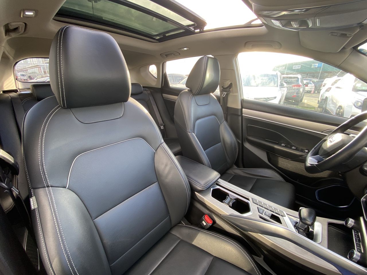 Geely Coolray — foto 8 de 29