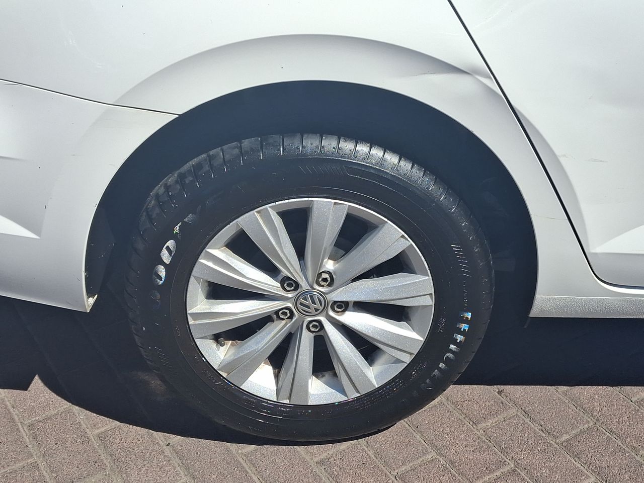VOLKSWAGEN - 17