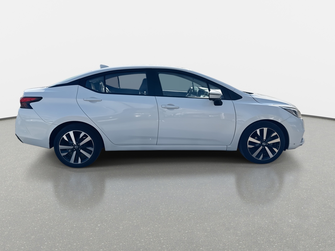 Nissan Versa — foto 9 de 35