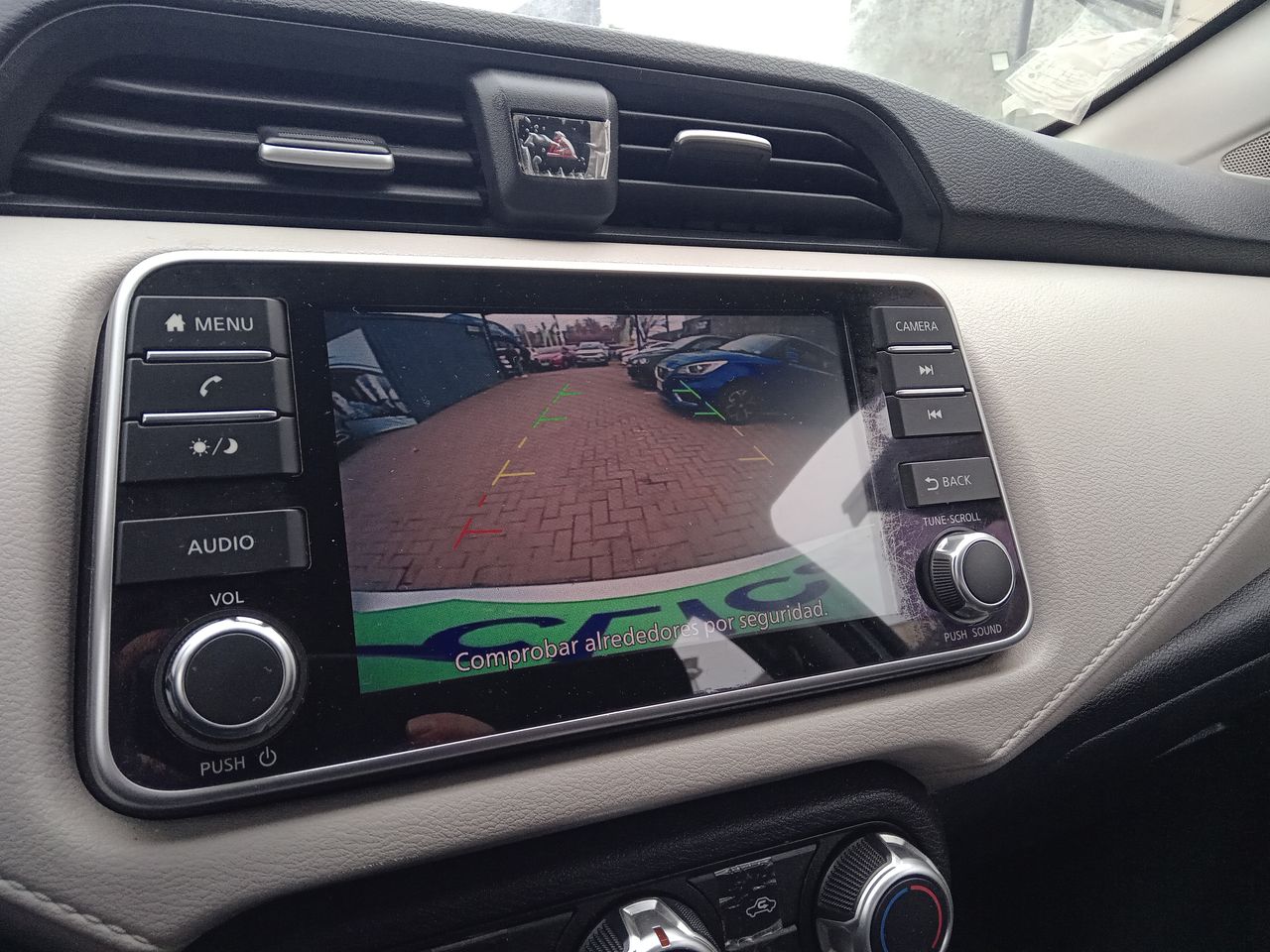 Nissan Versa — foto 20 de 26