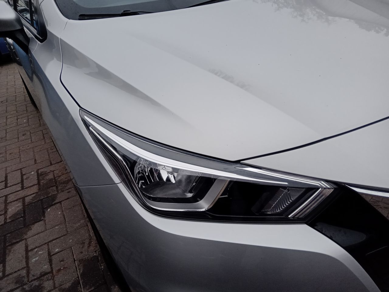 Nissan Versa — foto 9 de 26