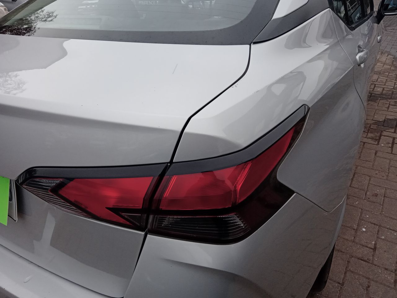 Nissan Versa — foto 11 de 26