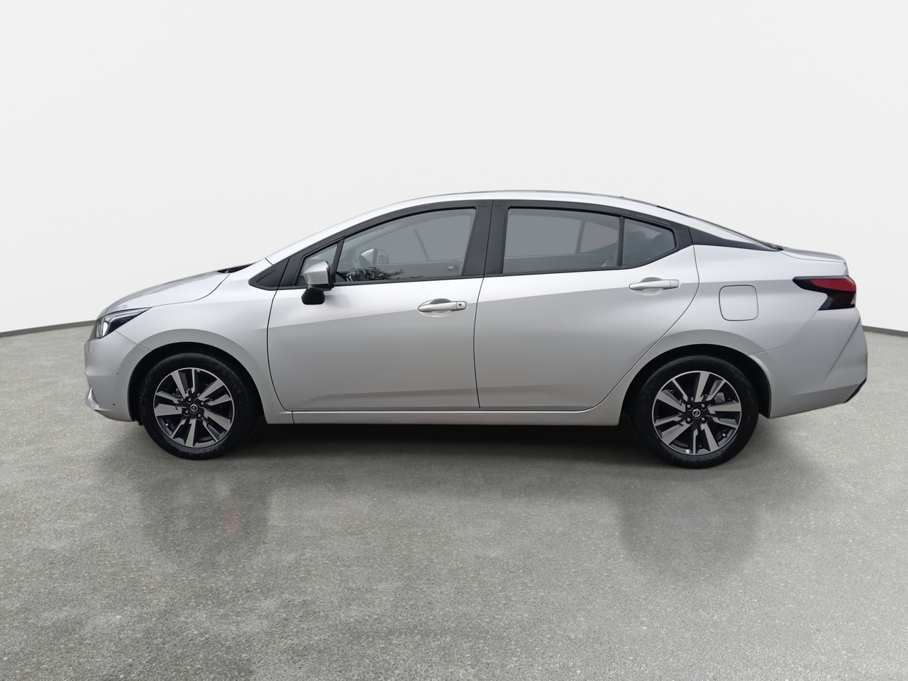 NISSAN - 4