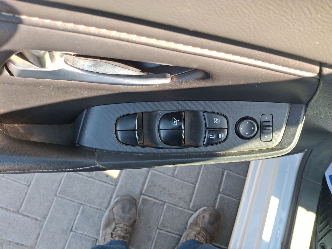 NISSAN - 22