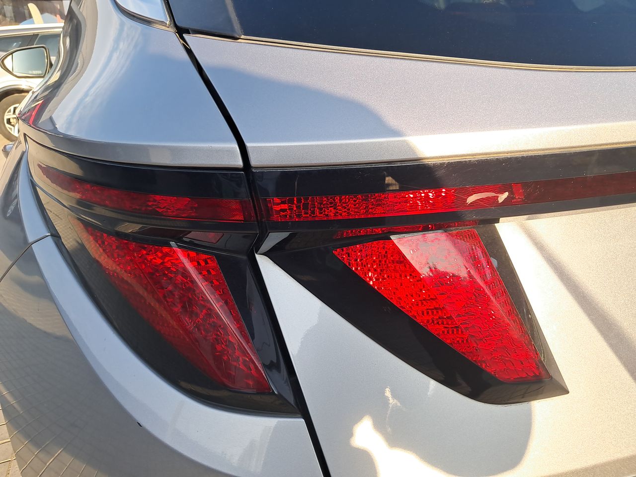 HYUNDAI - 12