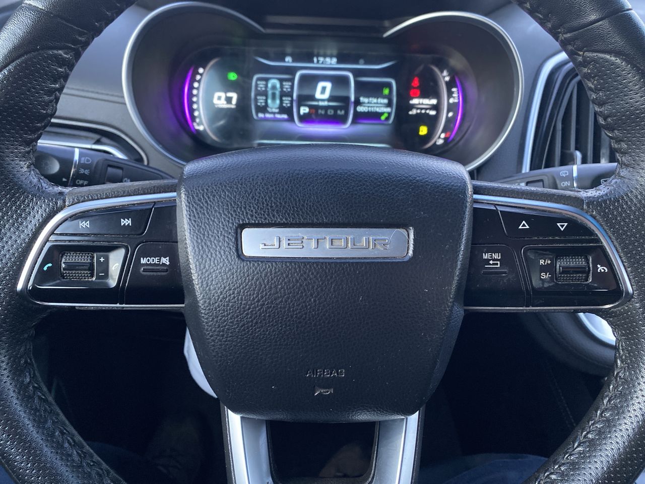 Jetour X70 — foto 27 de 37