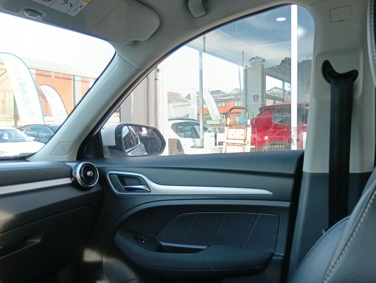 Toyota Yaris — foto 9 de 25