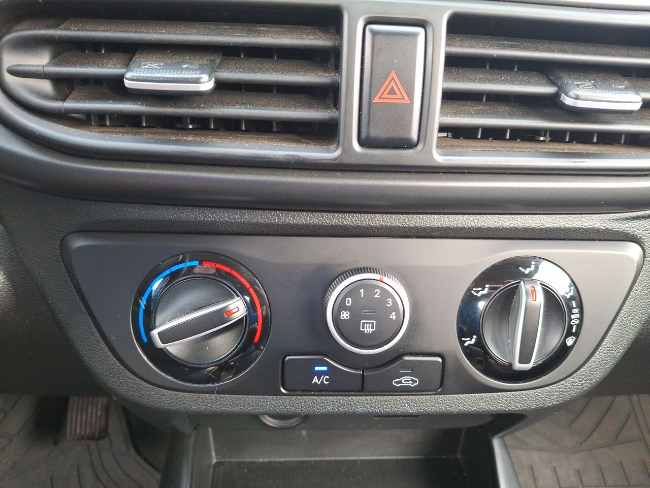 HYUNDAI - 30