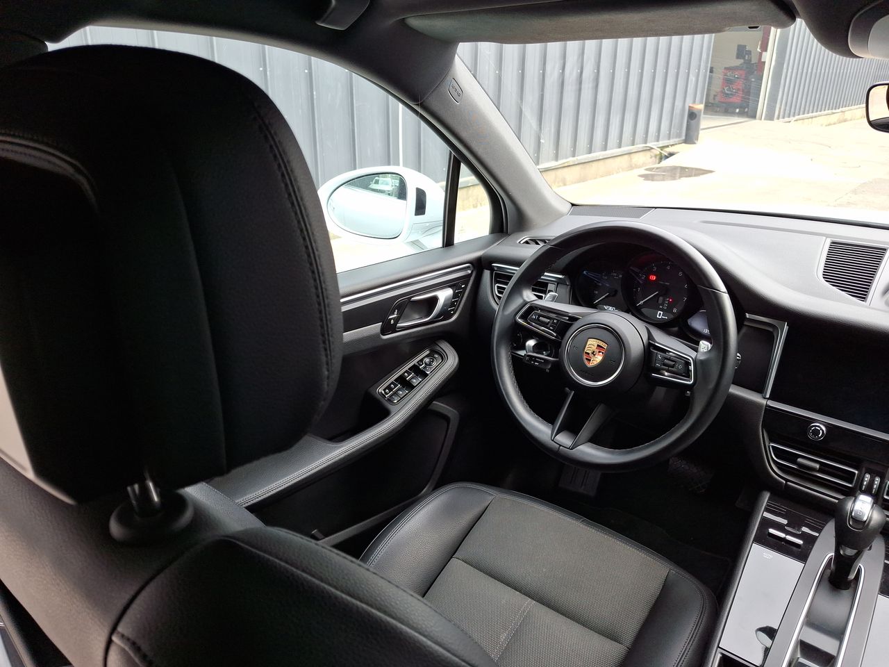 PORSCHE - 16