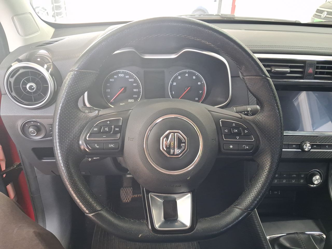 Mercedes-Benz A250 — foto 26 de 35