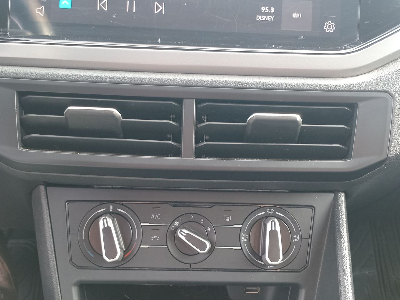 Volkswagen Nivus — foto 21 de 26