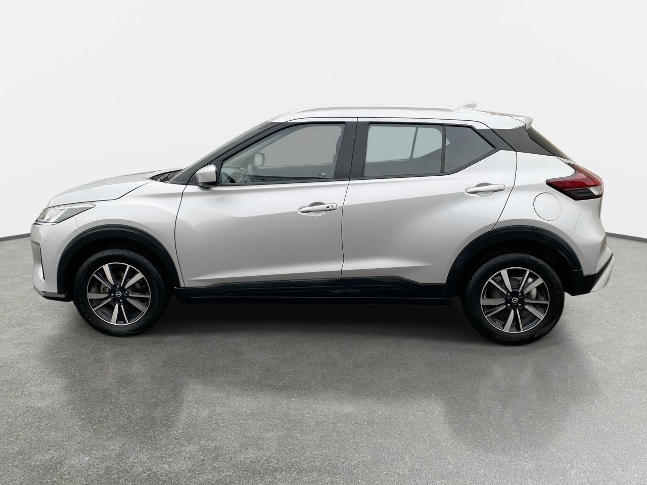 NISSAN - 4