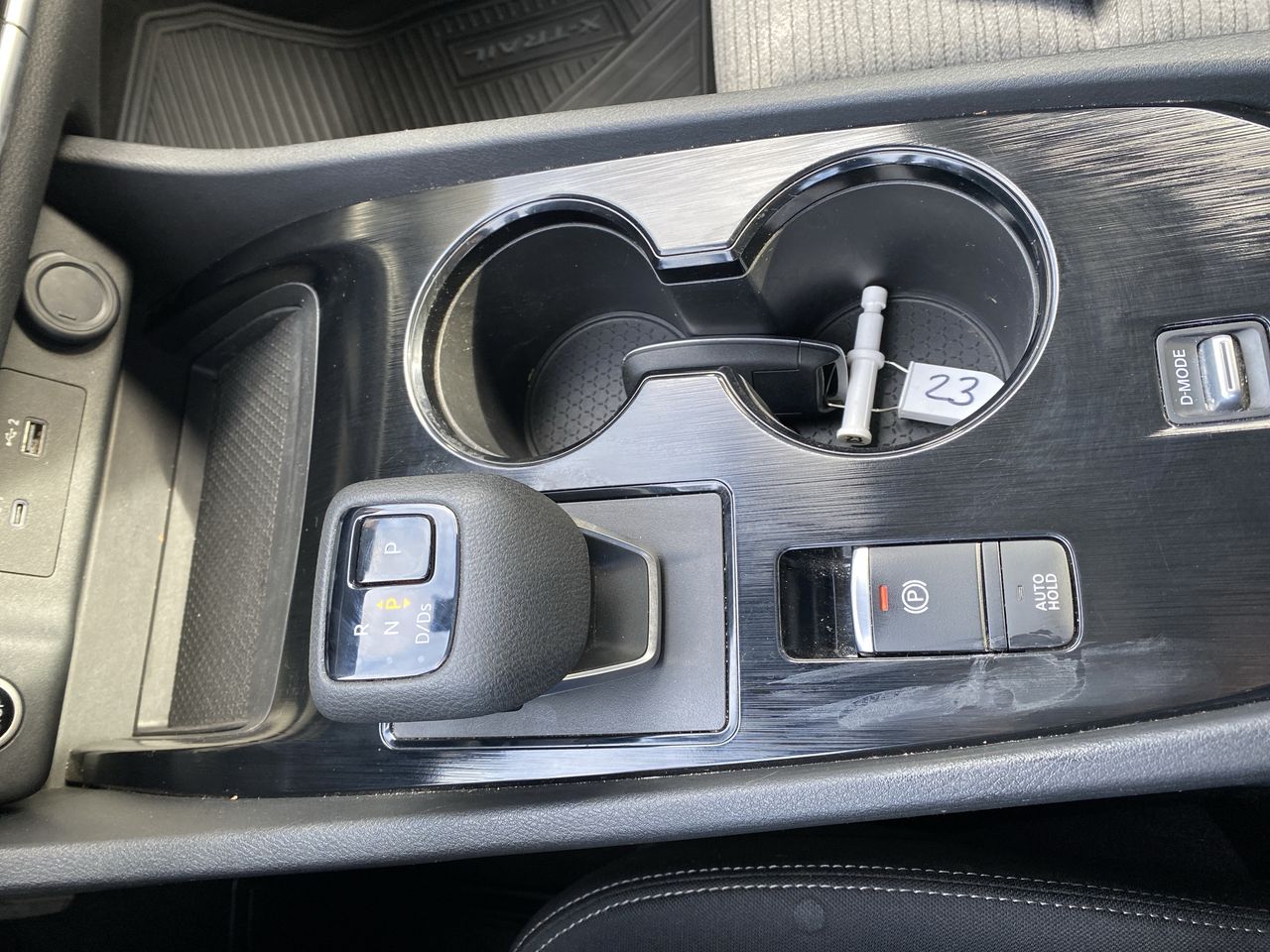 NISSAN - 23
