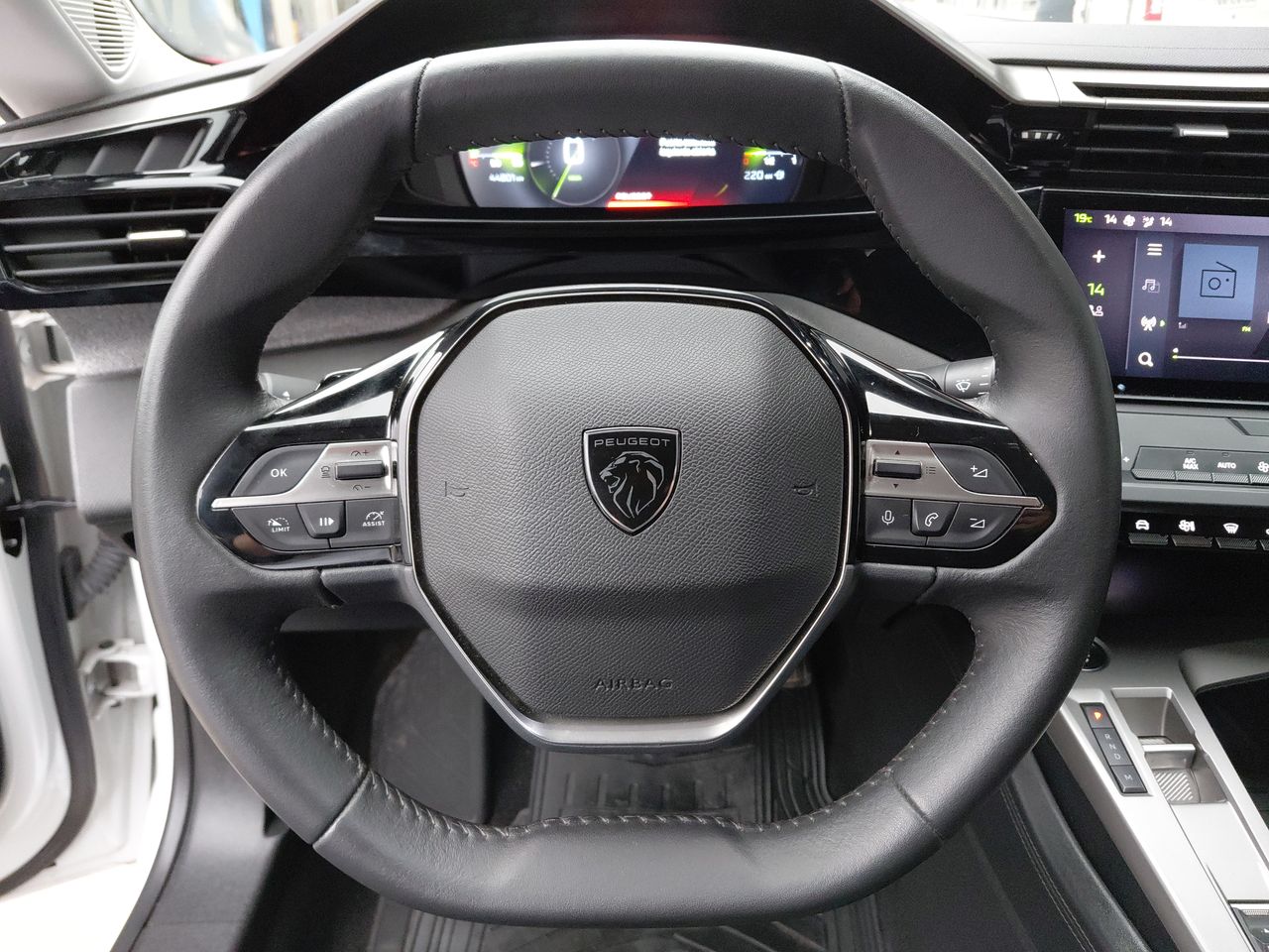 Peugeot 308 — foto 25 de 34