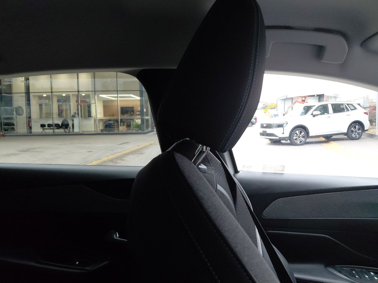 Peugeot 308 — foto 16 de 34