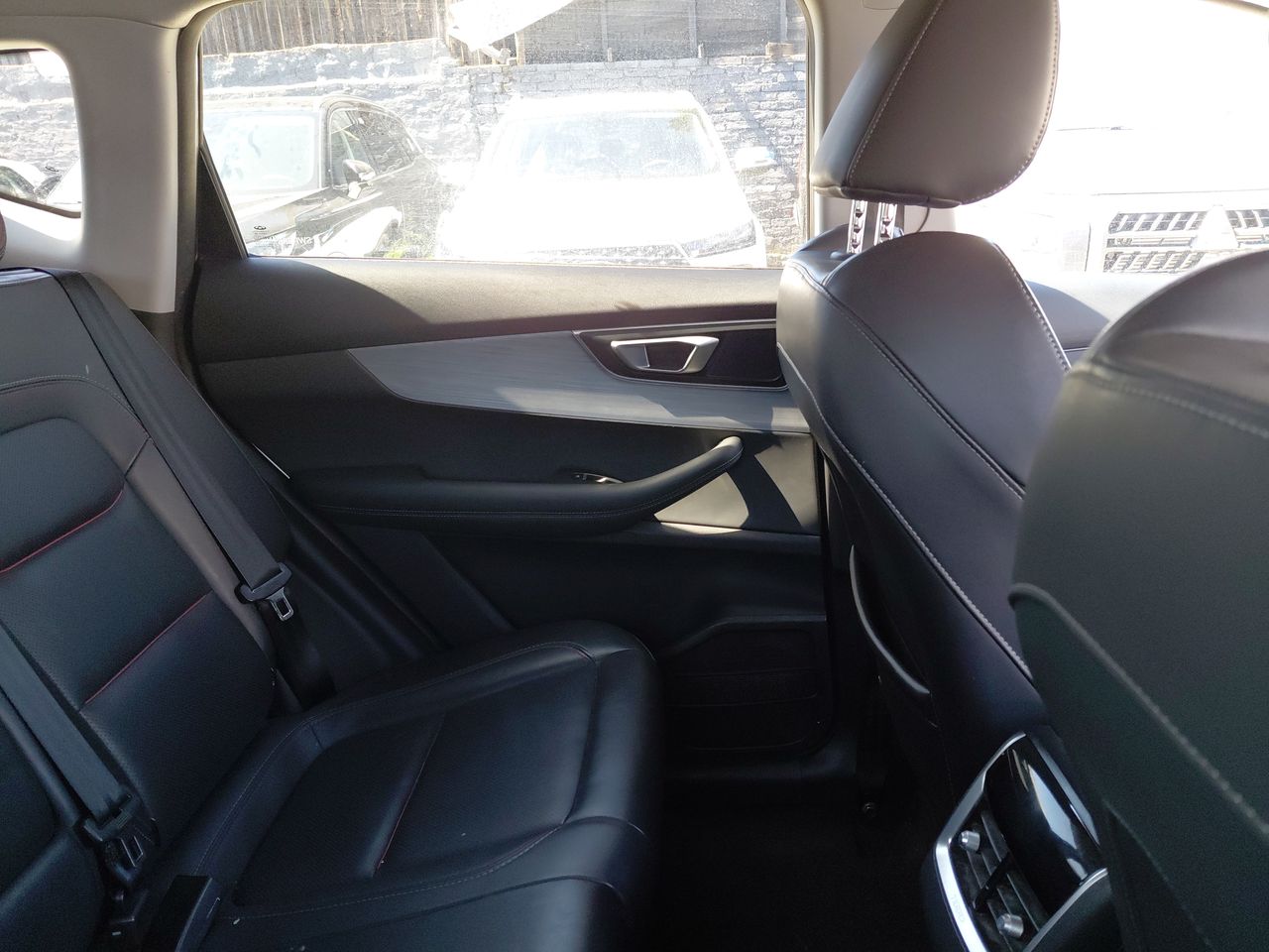 Audi Q3 — foto 16 de 36