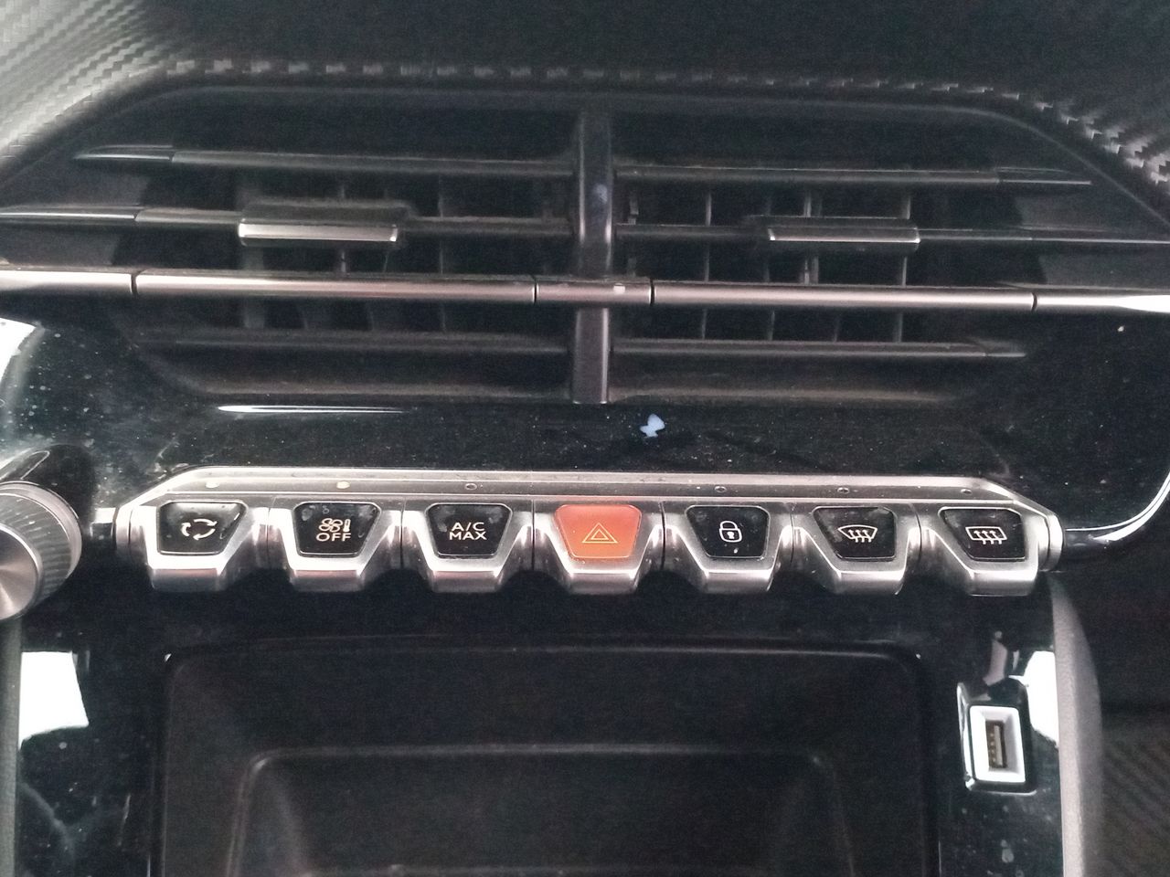 Peugeot 2008 — foto 29 de 34