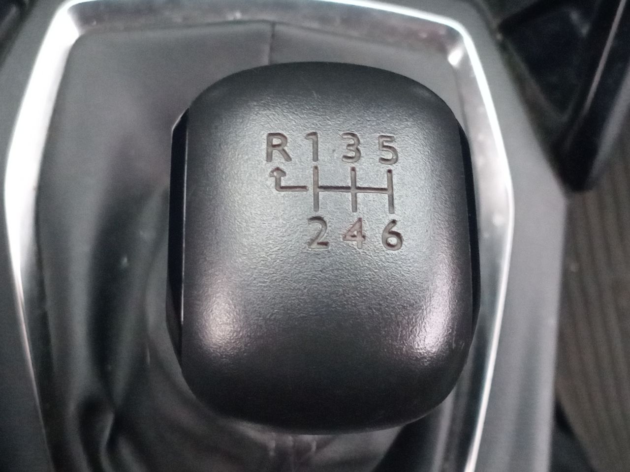 Peugeot 2008 — foto 30 de 34