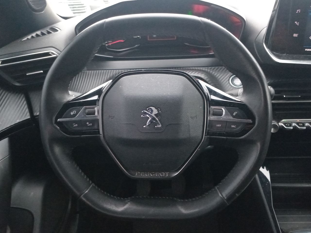 Peugeot 2008 — foto 24 de 34
