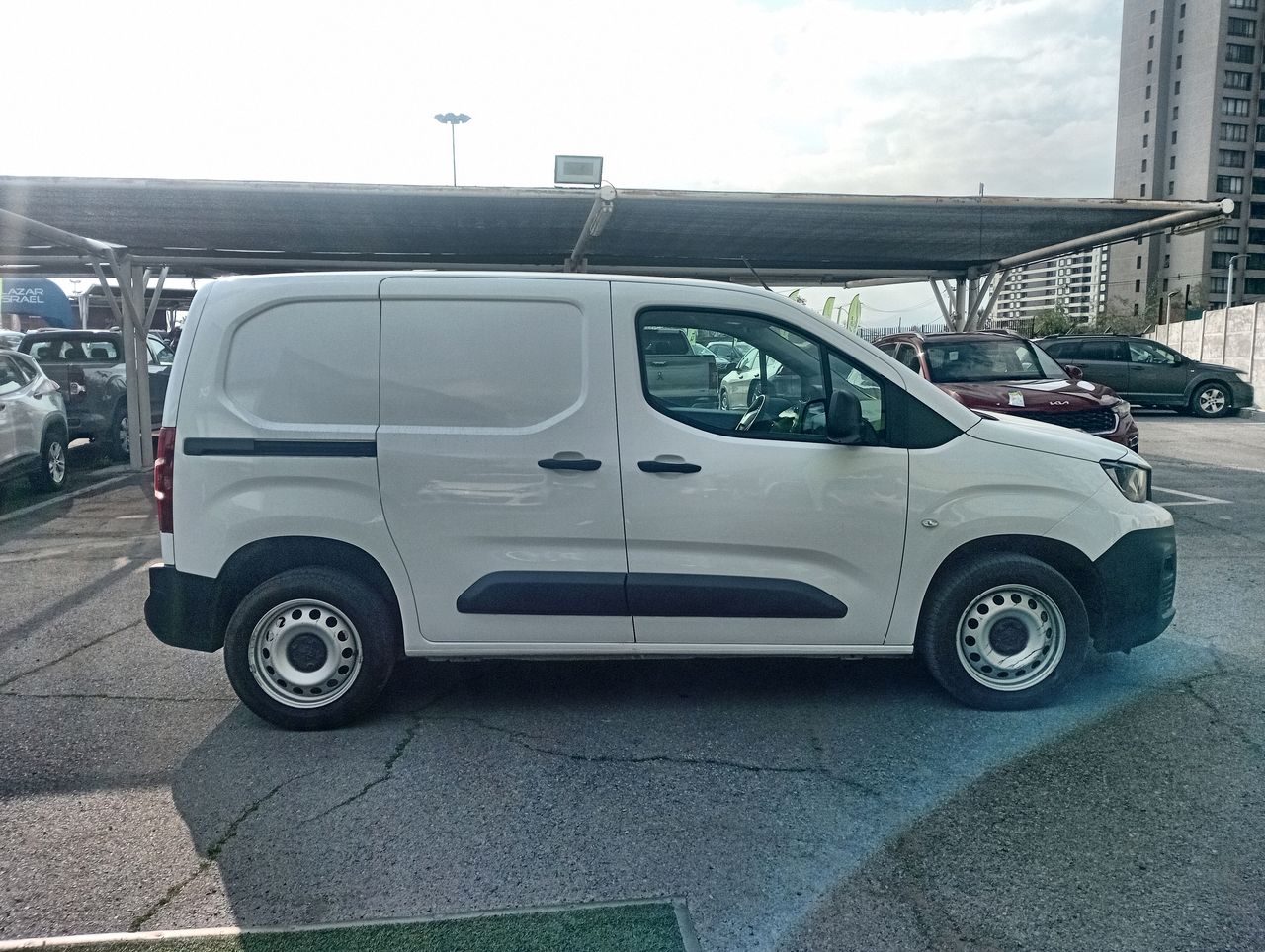 PEUGEOT - 8