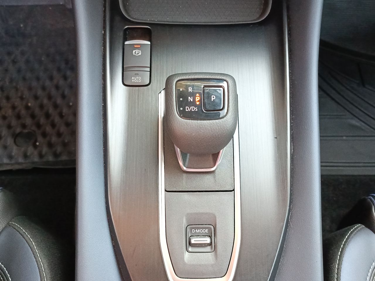 NISSAN - 32