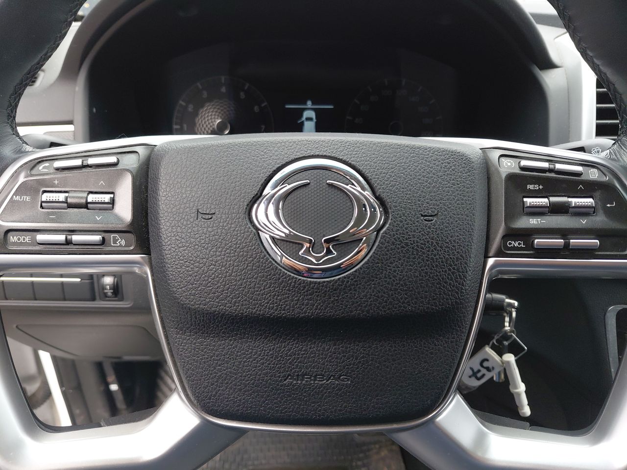 SsangYong Rexton — foto 17 de 27