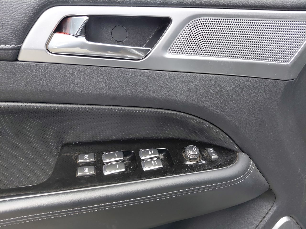 SsangYong Rexton — foto 13 de 27