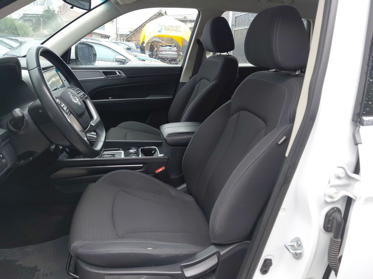SsangYong Rexton — foto 15 de 27
