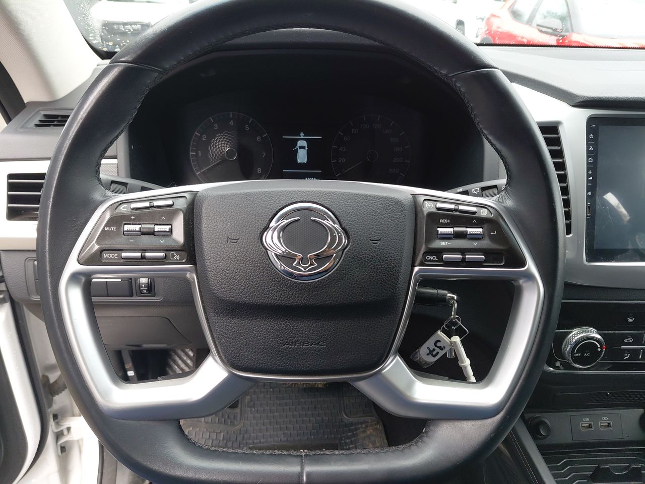 SsangYong Rexton — foto 16 de 27