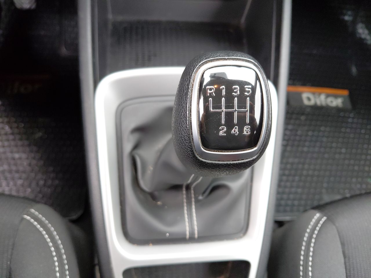 Hyundai Venue — foto 21 de 25