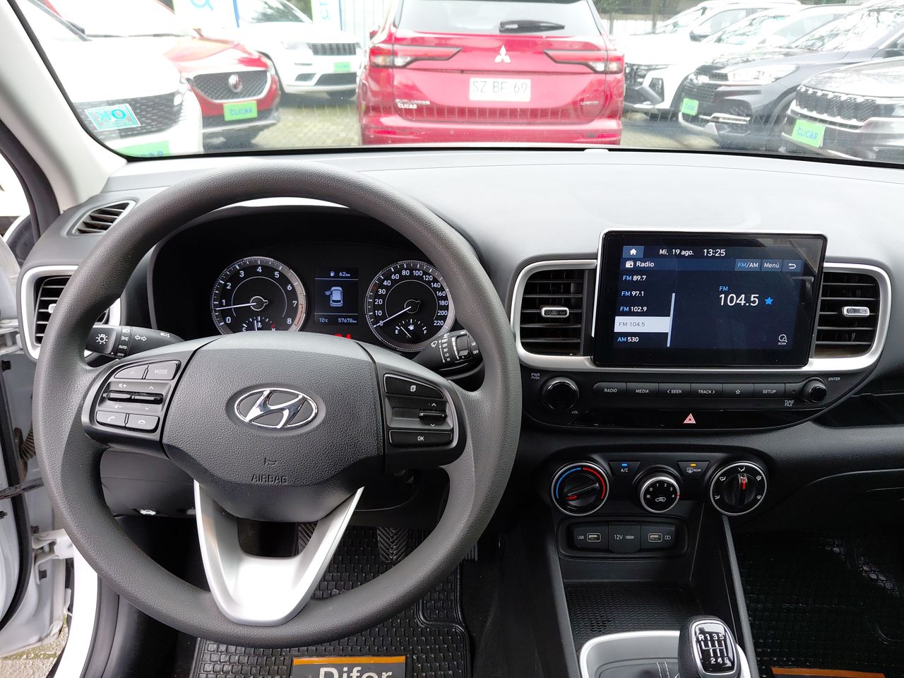 Hyundai Venue — foto 22 de 25
