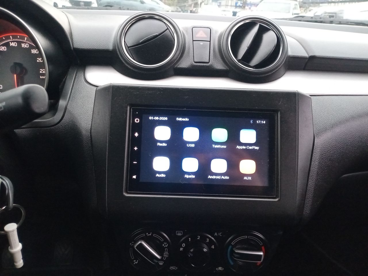 Suzuki Swift — foto 19 de 26