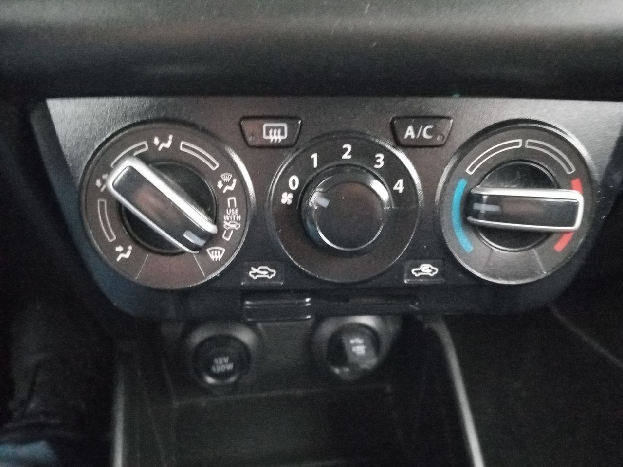 Suzuki Swift — foto 21 de 26