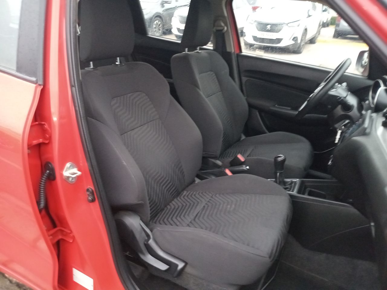 Suzuki Swift — foto 24 de 26