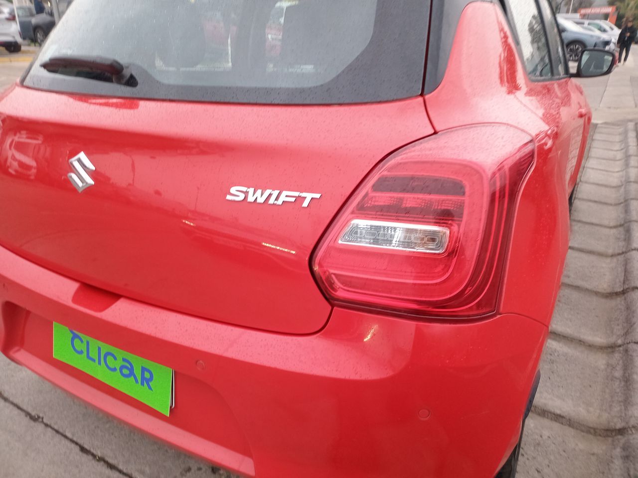 Suzuki Swift — foto 11 de 26