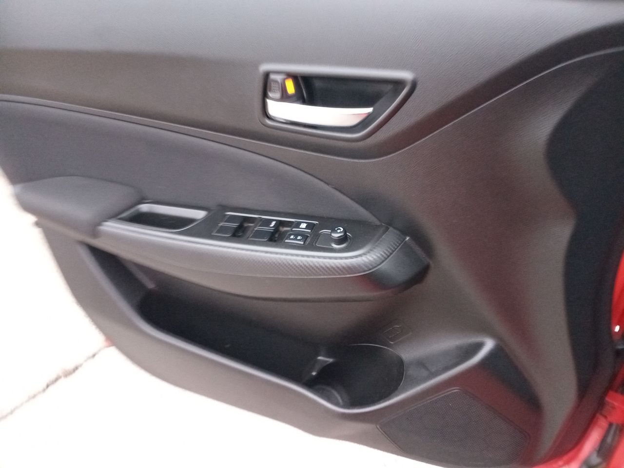 Suzuki Swift — foto 13 de 26