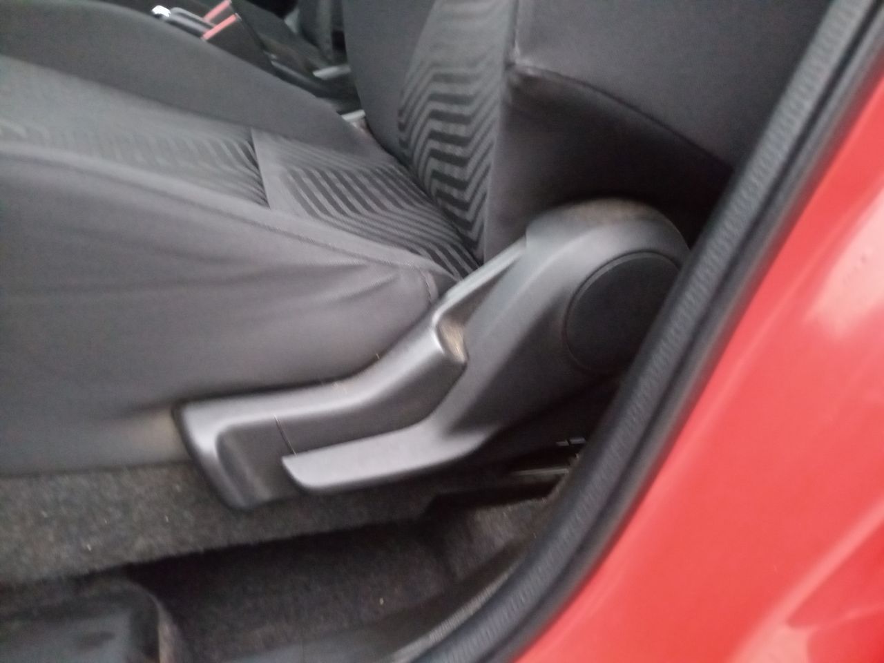 Suzuki Swift — foto 14 de 26