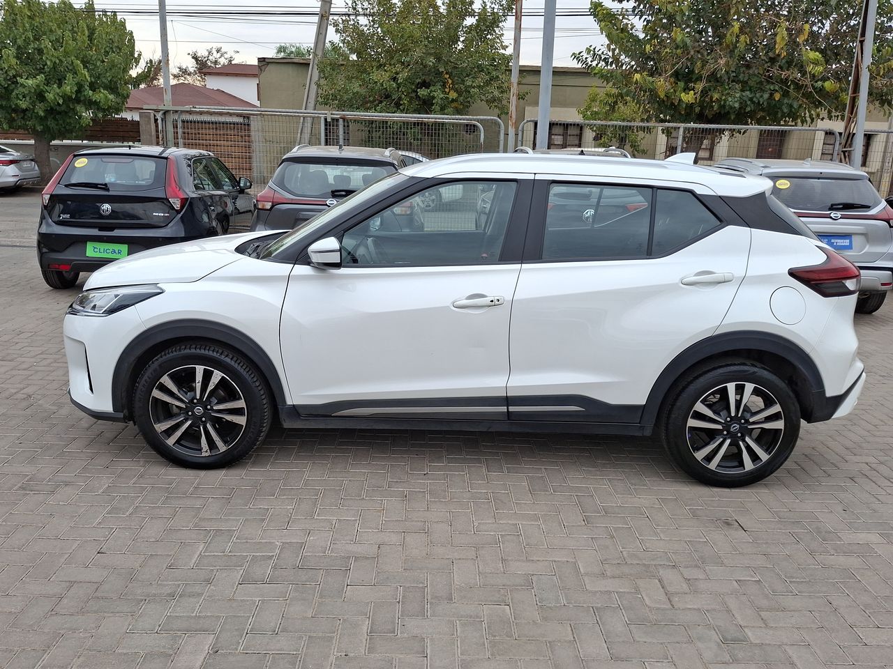 NISSAN - 4