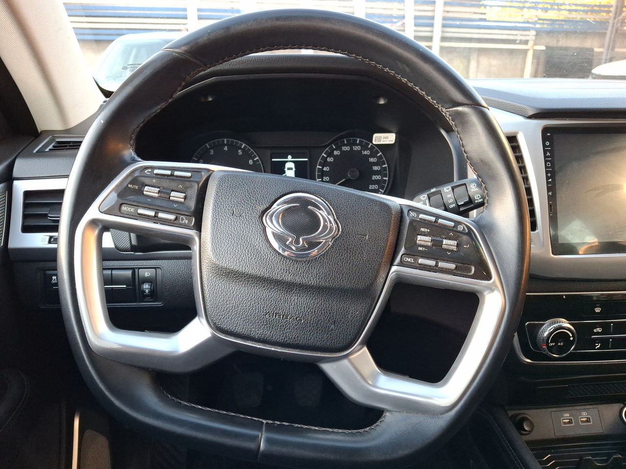 SSANGYONG - 26