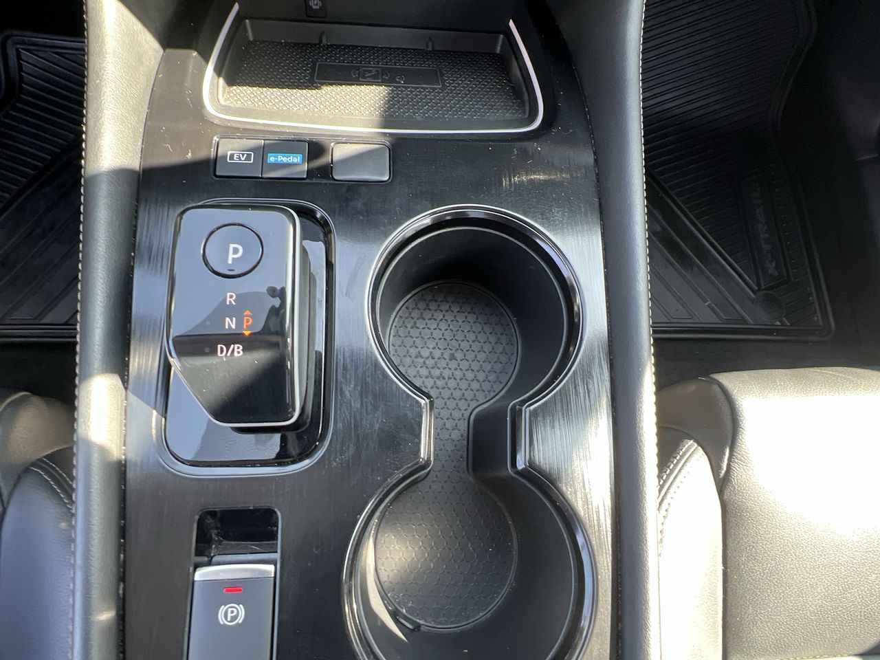 NISSAN - 32