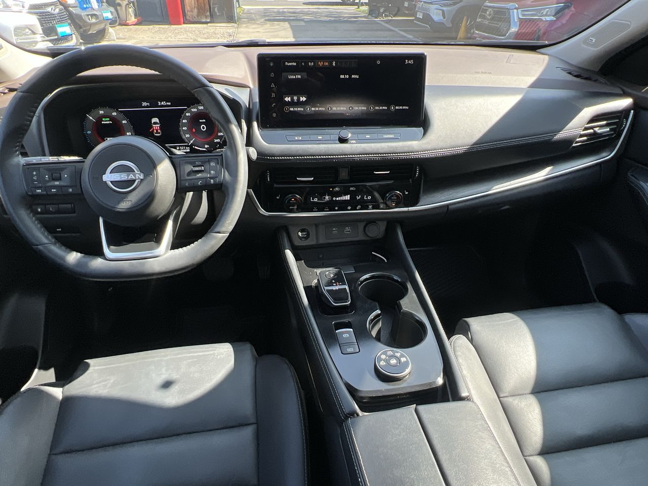NISSAN - 33