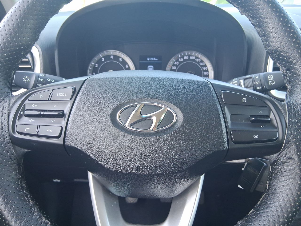 HYUNDAI - 23