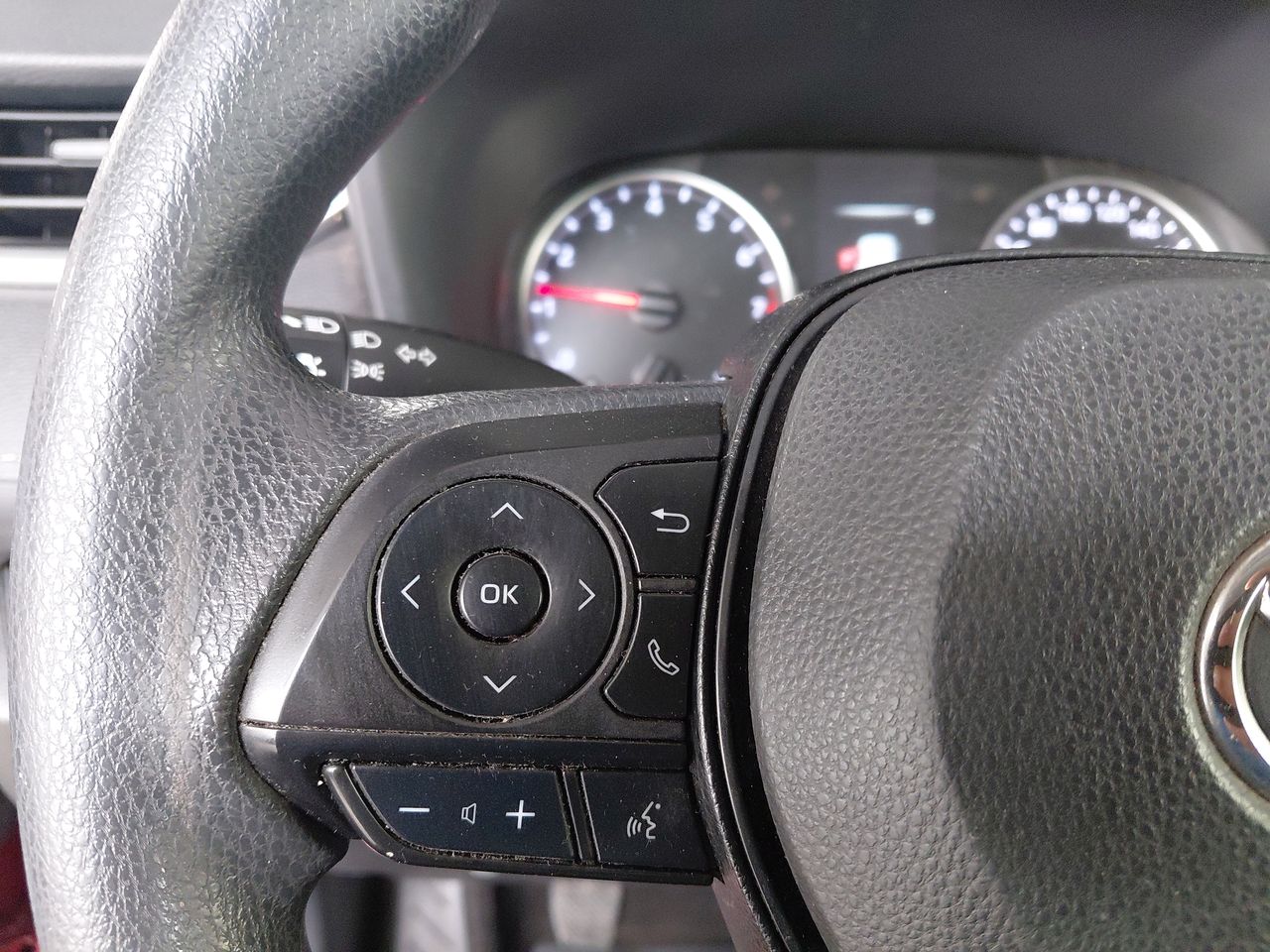 Toyota RAV4 — foto 25 de 33