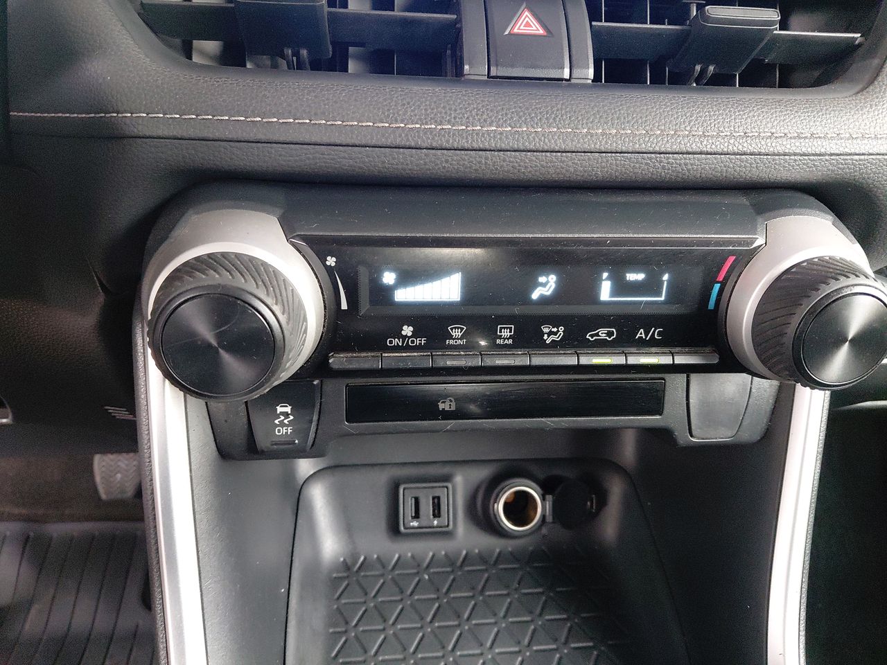 Toyota RAV4 — foto 29 de 33