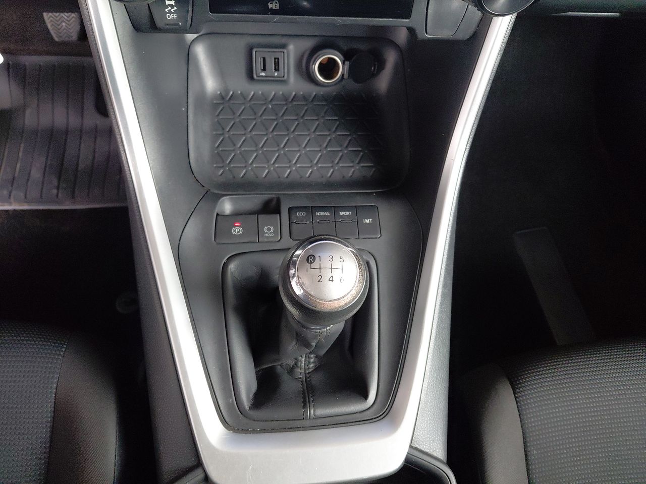 Toyota RAV4 — foto 30 de 33